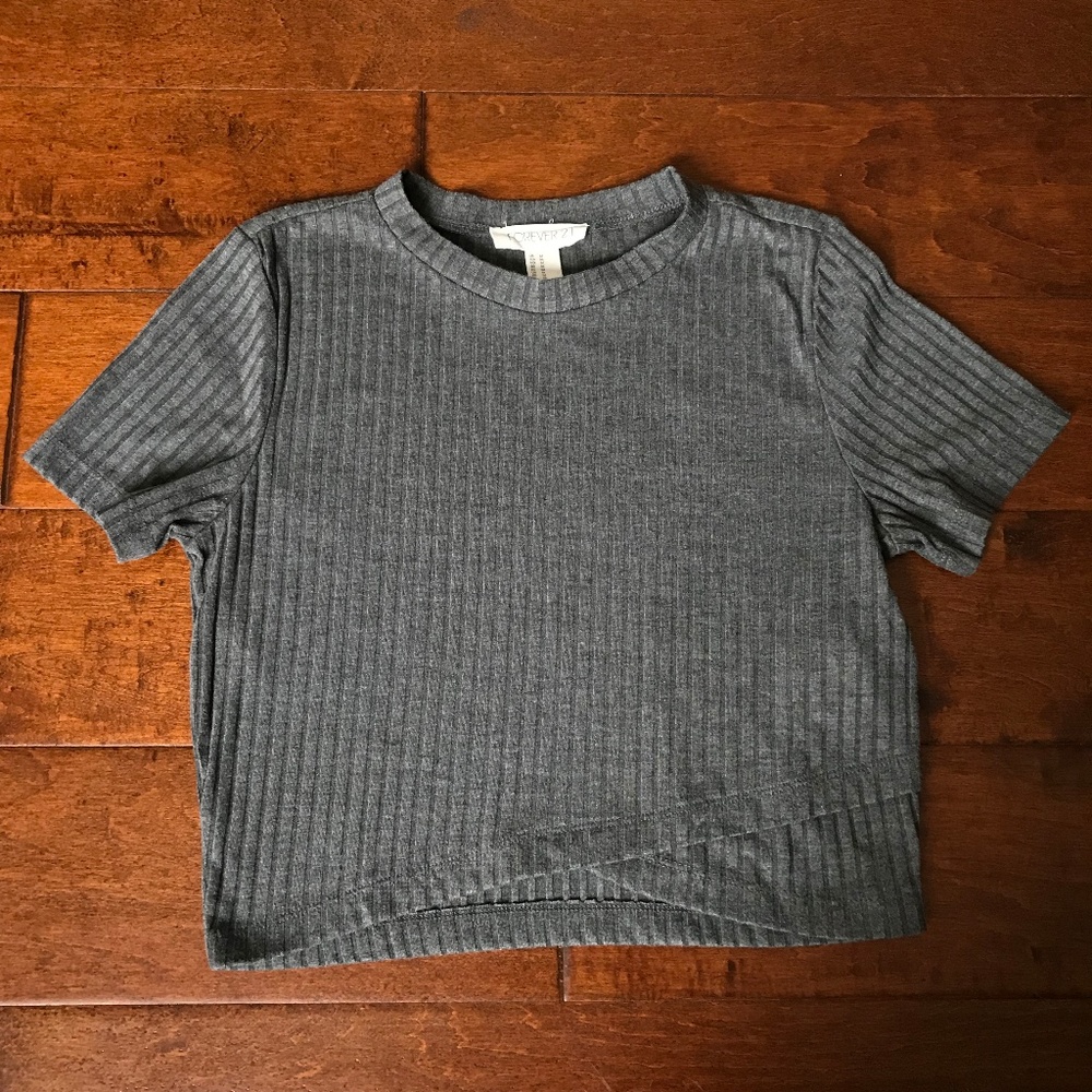 Forever 21 ribbed crop tee • medium
